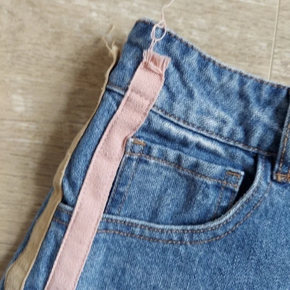 Cropp Cute Distressed Denim Shorts - Picture 5 of 11